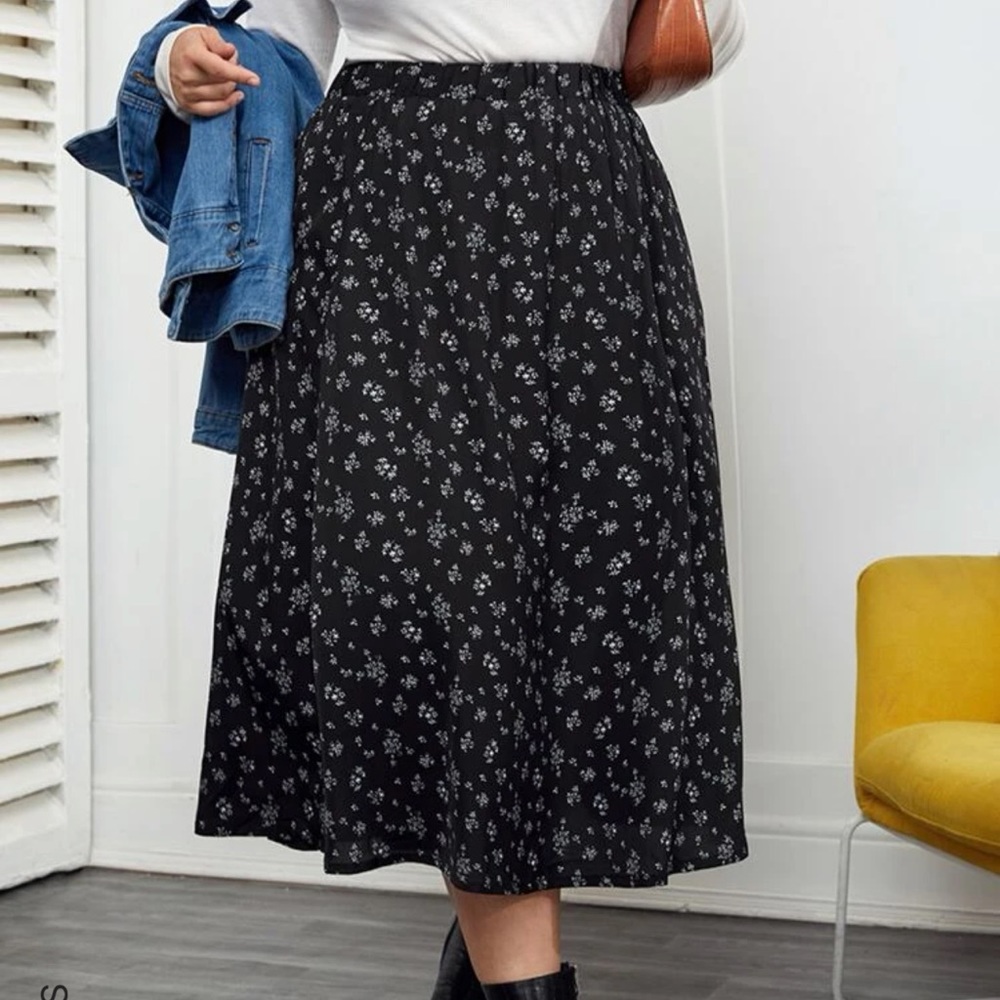 Plus High Waist Ditsy Floral Skirt